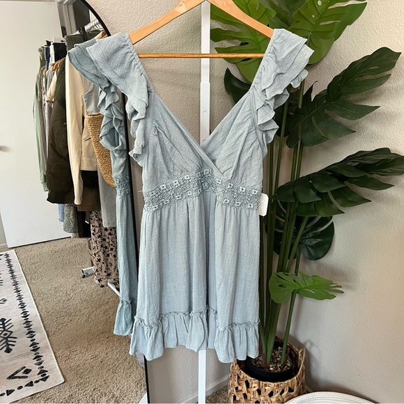 💎 Altar’d State Blue Ruffle Crochet Mini Dress Sz L | Boho Feminine Party Dress - Picture 1 of 11